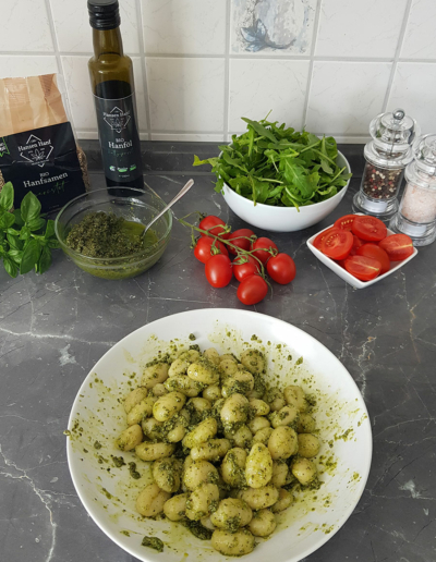 Pesto-Gnocchi mit Hanföl